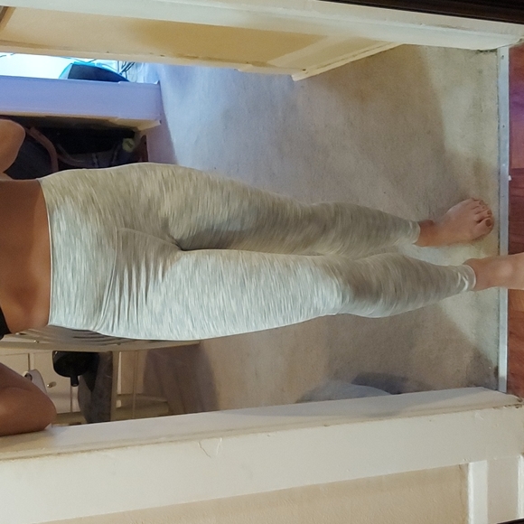 White and Grey booty scrunch leggings - Picture 2 of 5